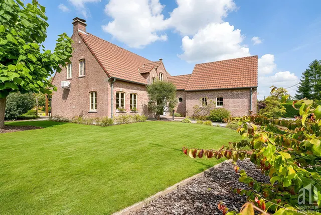 Huis te koop in Ellezelles – 1/10