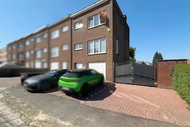 House for sale in Châtelet – 1/4