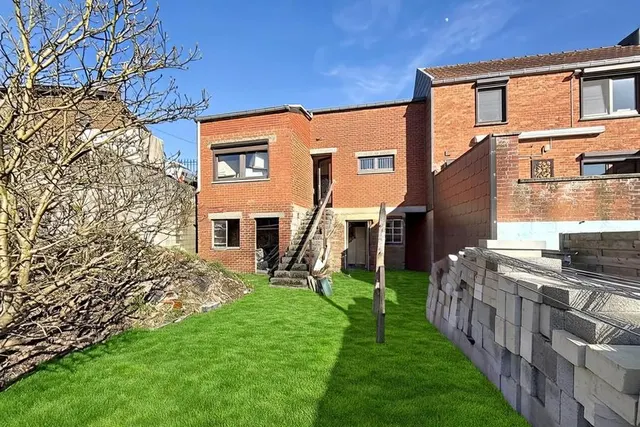 Maison à vendre à Pont-À-Celles – 1/4