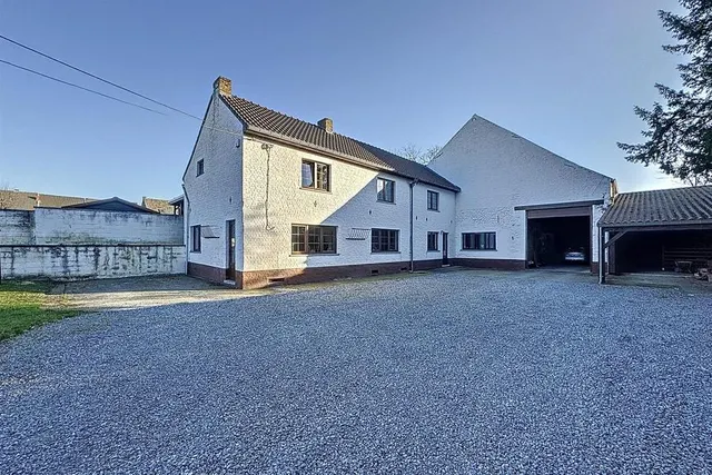 Maison à vendre à Pont-À-Celles – 1/4