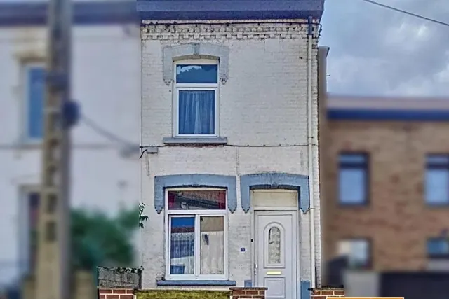 Maison à vendre à Roux – 1/4