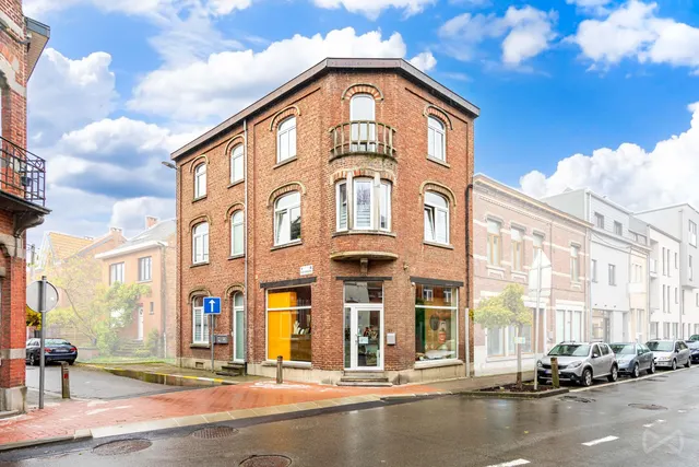 Huis te koop in Court-saint-Étienne – 1/10