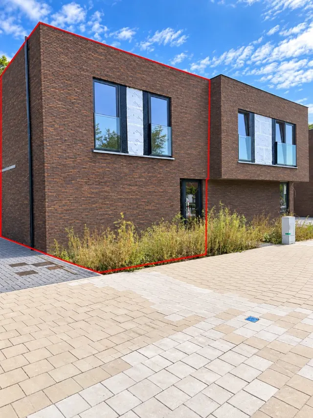 Halfopen woning te koop in Roeselare – 1/9