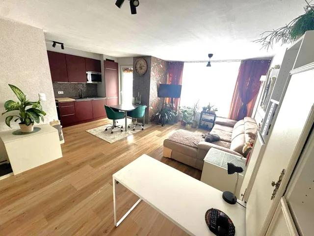 Appartement te koop in Roeselare – 1/9