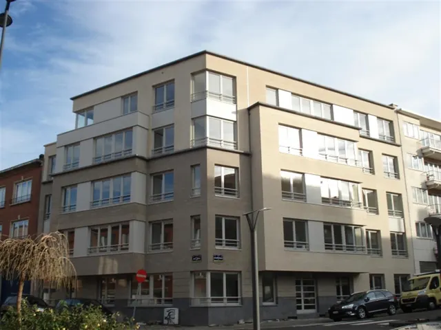 Appartement te huur in Etterbeek – 1/8