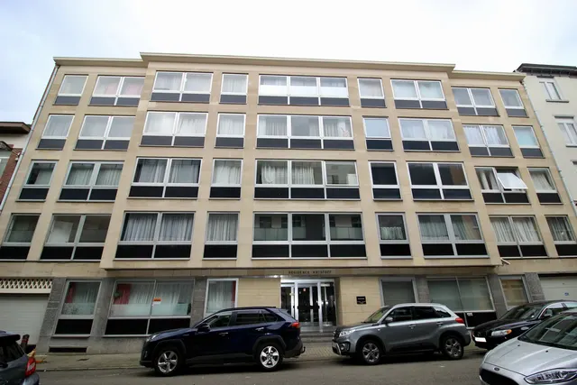 Appartement te koop in Etterbeek – 1/6