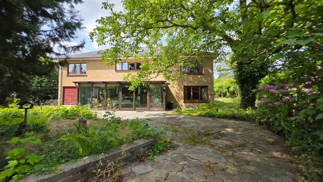 Villa te koop in Linkebeek – 1/10