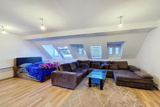 Appartement te koop in Schaarbeek – 1/6