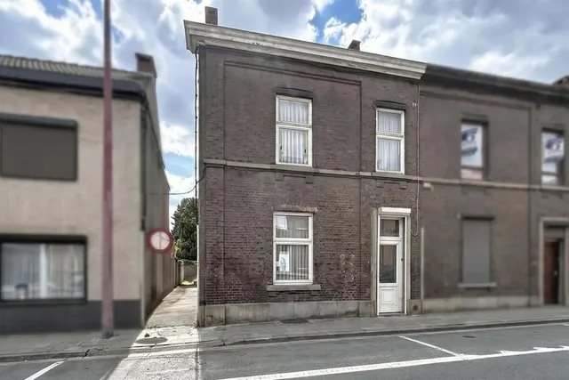 Maison à vendre à Gilly – 1/4