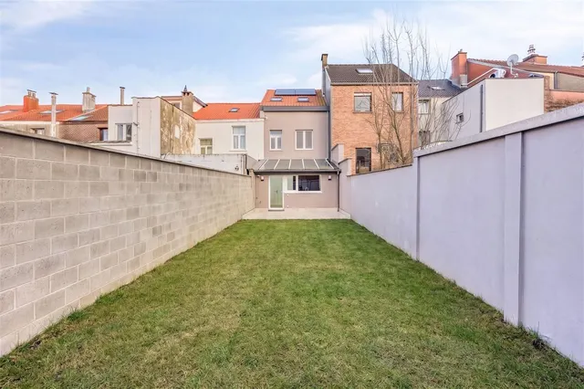 House for sale in Drogenbos – 1/10